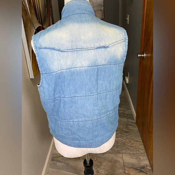 Last Kiss Woman’s XL Vest - Picture 3 of 5